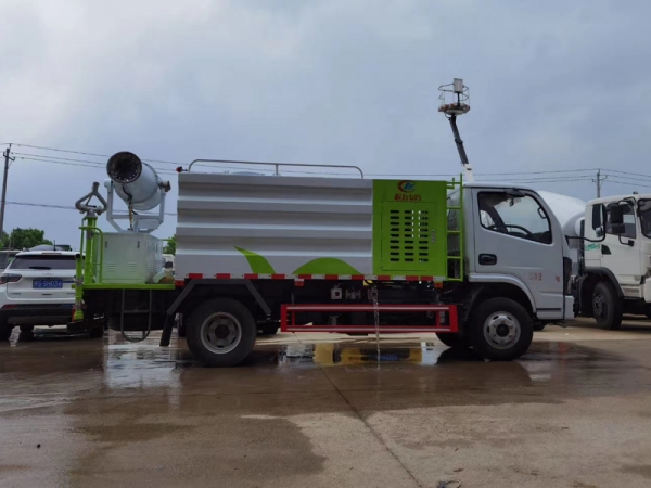 藍(lán)牌小多利卡防疫消毒灑水車