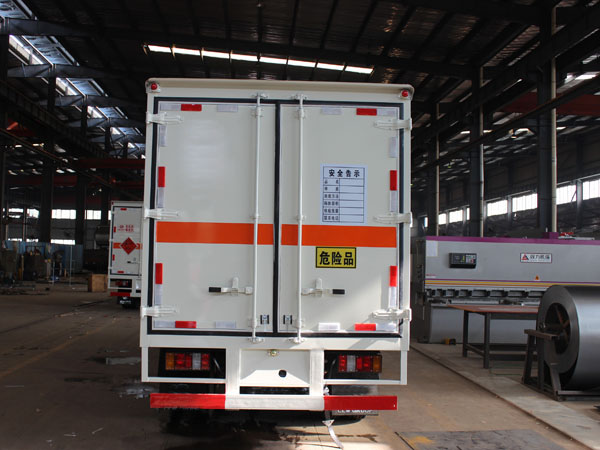 江鈴4米2(2.6噸)爆破器材車