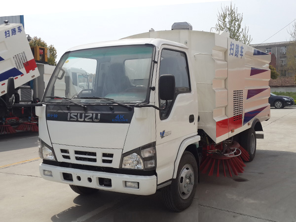 五十鈴掃路車（1.5方水罐，4方塵罐）