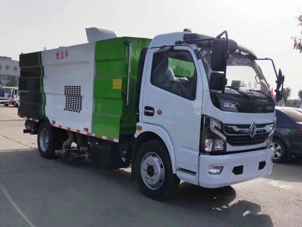 東風(fēng)大多利卡吸塵車(1.5方水罐6方塵罐)