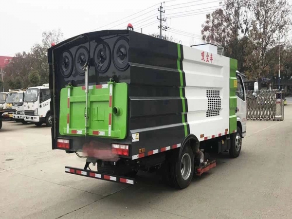 東風(fēng)大多利卡吸塵車(1.5方水罐6方塵罐)