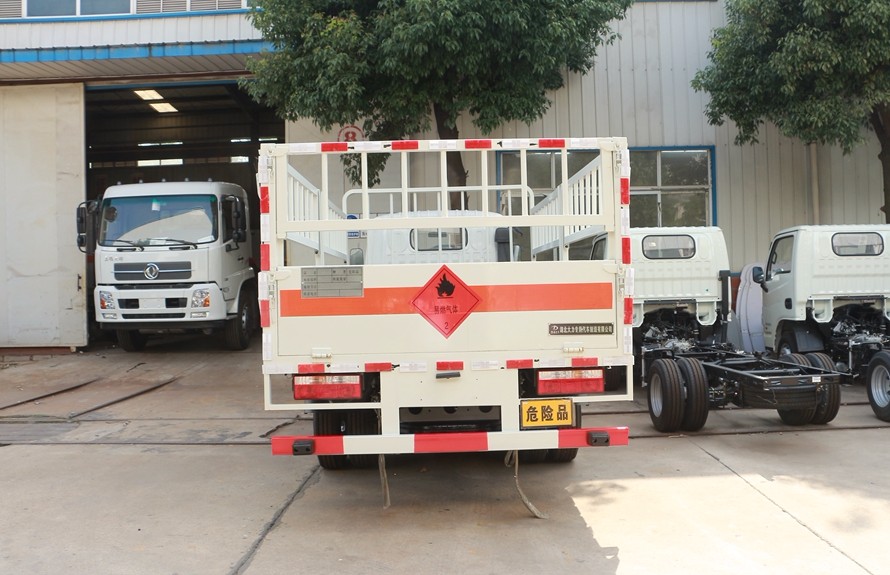 多利卡4.1米(藍牌)氣瓶車