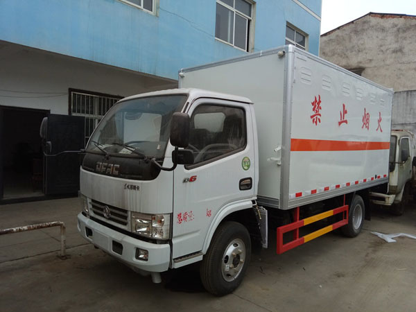 多利卡4.1米(藍(lán)牌)氣體箱式車(chē)