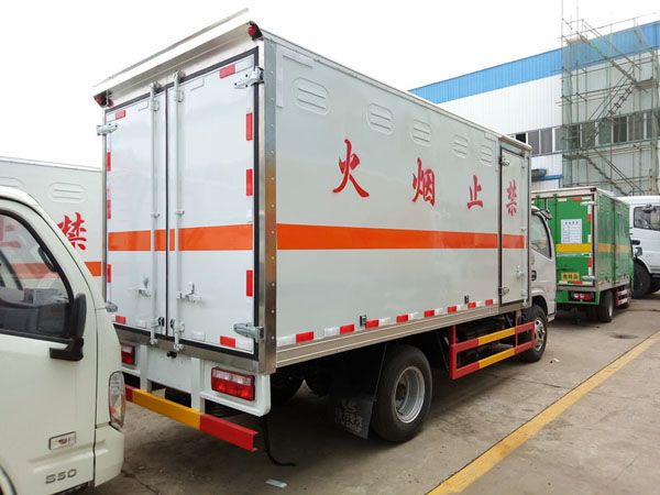 多利卡4.1米(藍(lán)牌)氣體箱式車(chē)