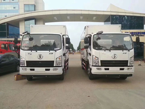 陜汽5.1米(3.6噸)液體廂式車