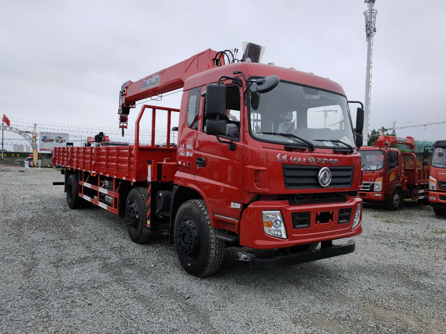 東風(fēng)專(zhuān)底小三軸12噸隨車(chē)吊