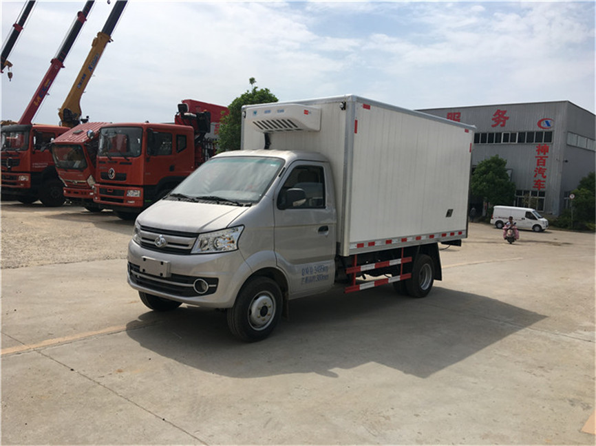 長(zhǎng)安跨越王后雙輪 3.35米冷藏車(chē)
