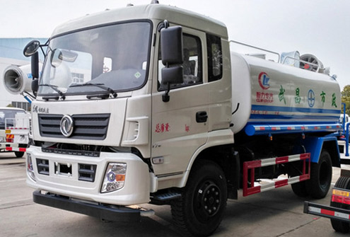東風專底多功能抑塵車
