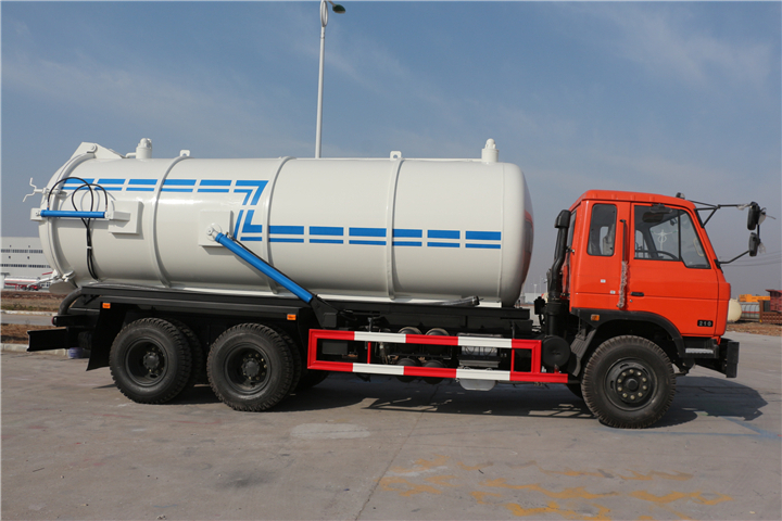 東風153(16方)吸污車