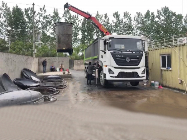 東風(fēng)天龍國六12方吊裝壓縮式垃圾車