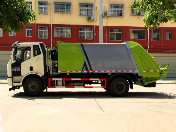 解放J6國(guó)六12方壓縮式垃圾車(chē)