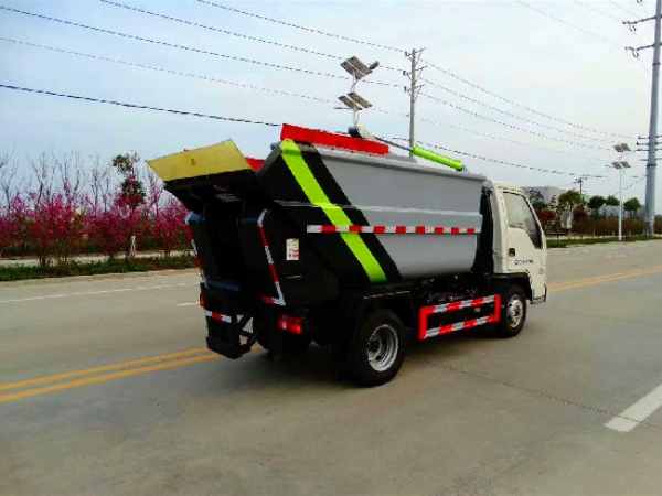福田小卡3國(guó)六4方無(wú)泄漏后掛壓縮垃圾車(chē)