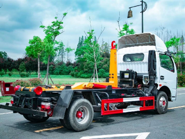 國六東風(fēng)多利卡8方車廂可卸式(鉤臂)垃圾車