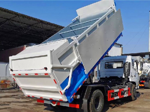 國六東風153壓縮對接翼展自卸垃圾車