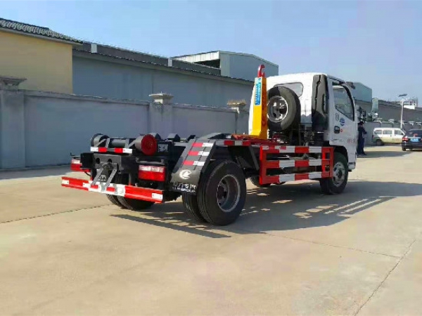 東風(fēng)小多利卡國(guó)六藍(lán)牌車廂可卸(鉤臂5方)式垃圾車