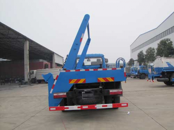 東風(fēng)153側(cè)擺臂式垃圾車(8-10方)