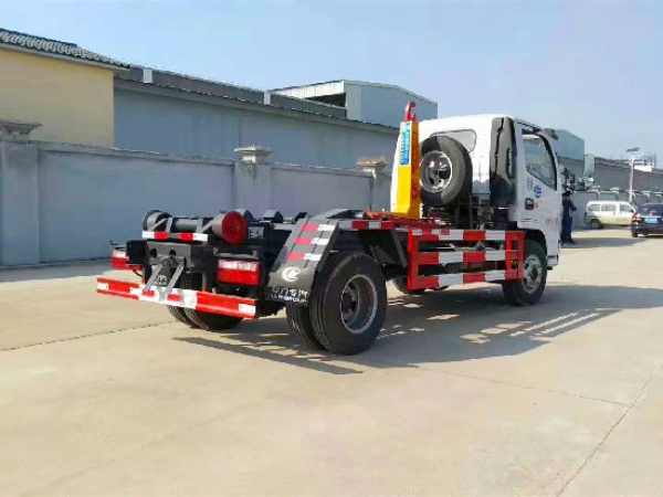 東風小多利卡國六5方車廂可卸(鉤臂)式垃圾車