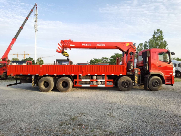 東風(fēng)D7前四后八12-16噸隨車吊