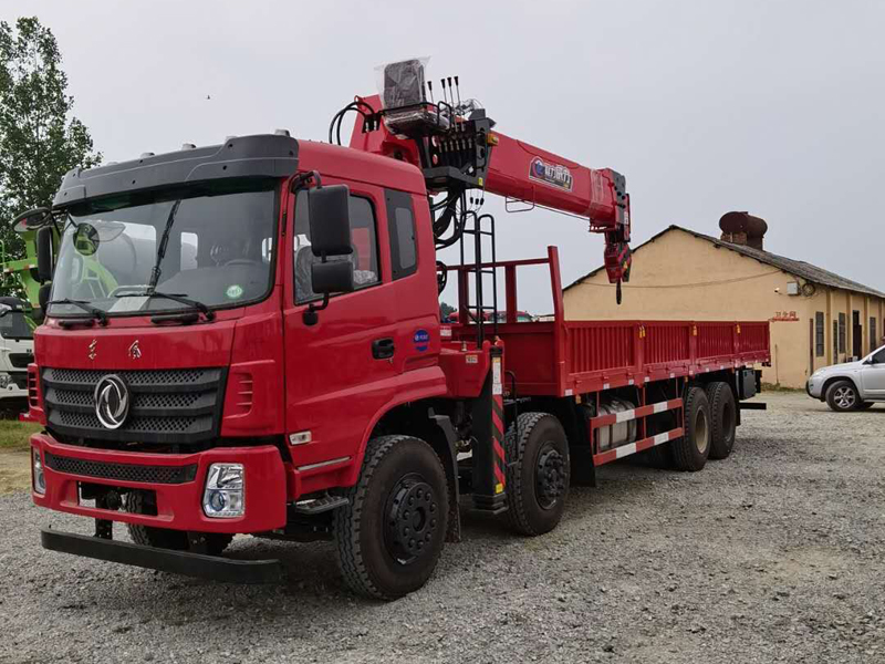 東風(fēng)D17前四后八12-16噸隨車吊