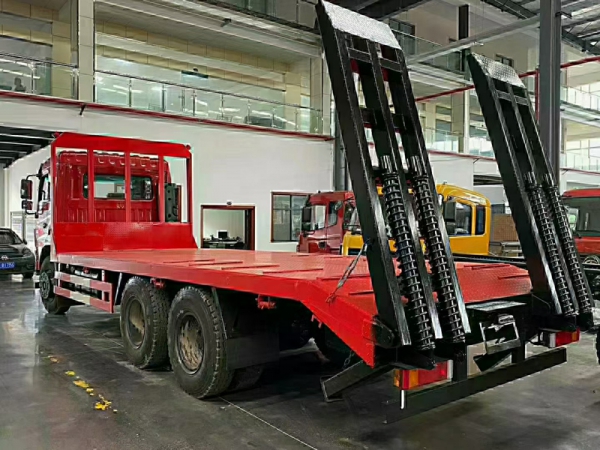 東風(fēng)D17國(guó)五后八輪平板拖車(chē)