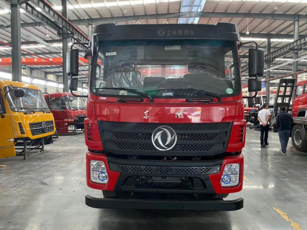 東風(fēng)D17國(guó)五后八輪平板拖車(chē)