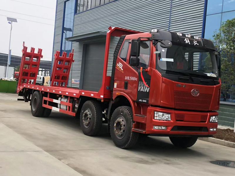 解放J6前四后四挖機平板拖車