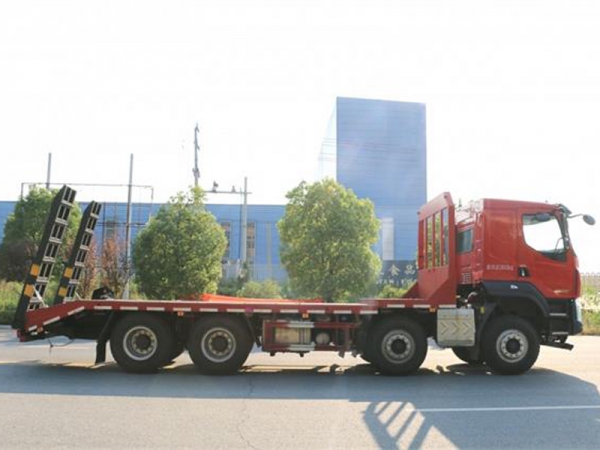 (國六)柳汽前四后八平板運(yùn)輸車