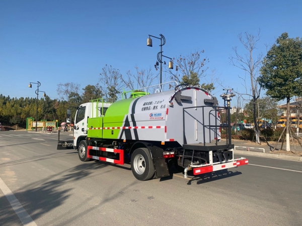 東風多利卡8方道路養護車，清洗車價格