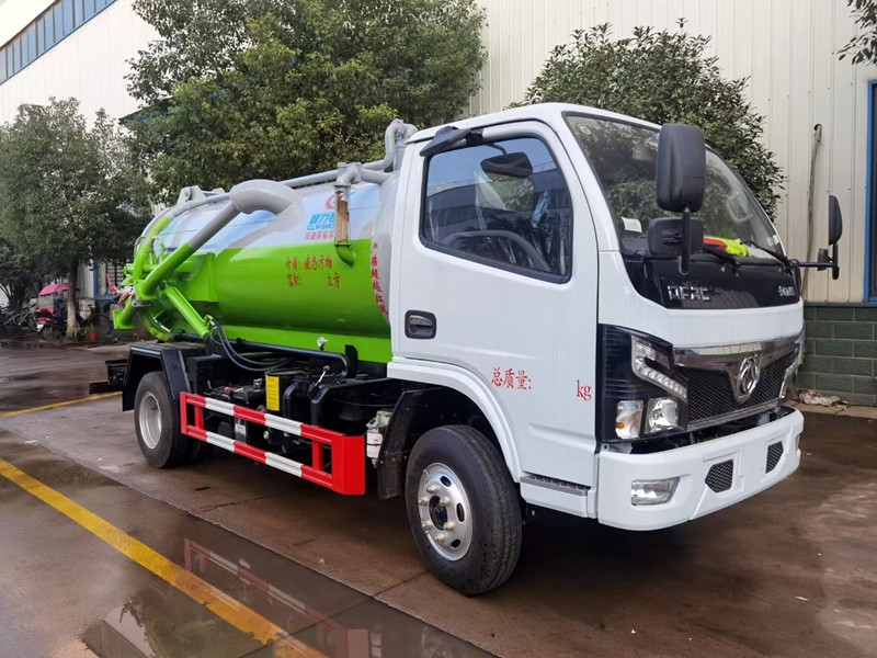 東風(fēng)小多利卡4方吸污車