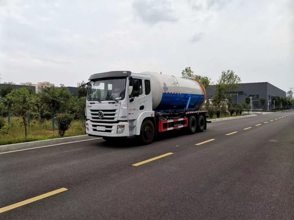 東風錦程后八輪16方吸污車