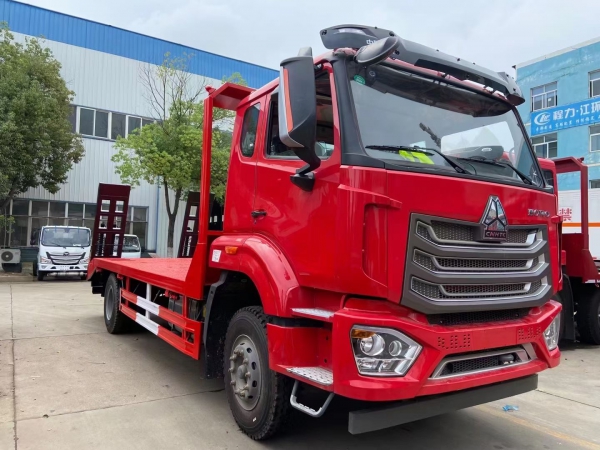 重汽浩瀚國(guó)六平板運(yùn)輸車(chē)