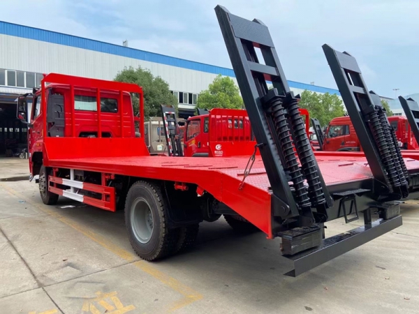 重汽浩瀚國(guó)六平板運(yùn)輸車(chē)