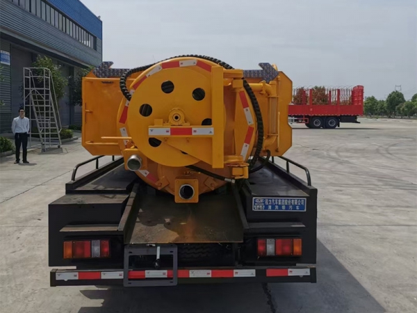 江鈴順達(dá)5方清洗吸污車(chē)，地下室專用
