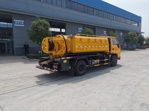 江鈴順達(dá)5方清洗吸污車(chē)，地下室專用