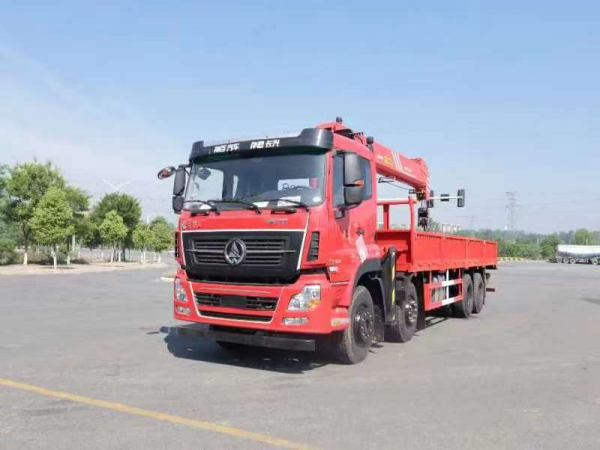 航天萬(wàn)山14噸隨車(chē)吊平板運(yùn)輸車(chē)