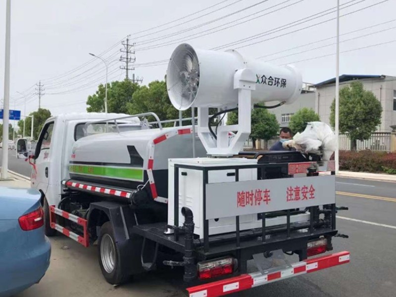 東風途逸藍牌灑水車