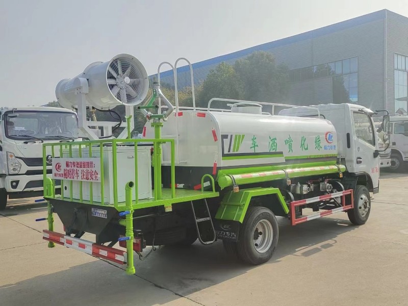 小多利卡5噸綠化噴灑車,30米打藥車