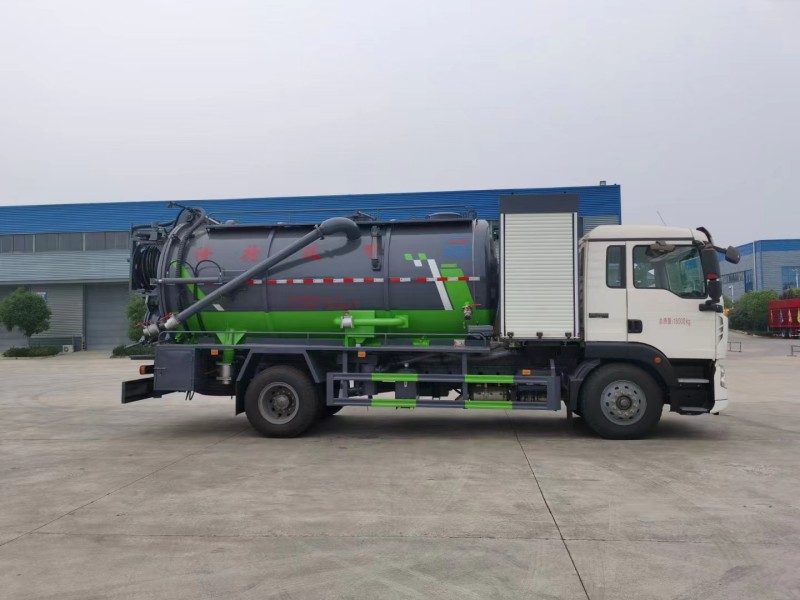 重汽豪沃15方清洗吸污車